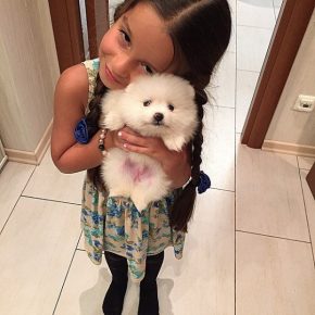 Dcéra Ksenia Borodiny so psom